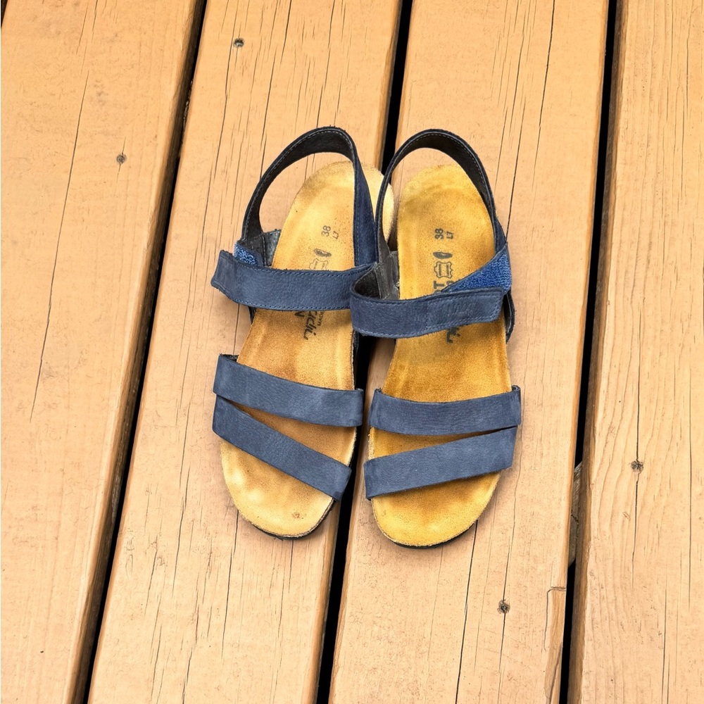 NAOT KAYLA SANDAL NAVY VELVET